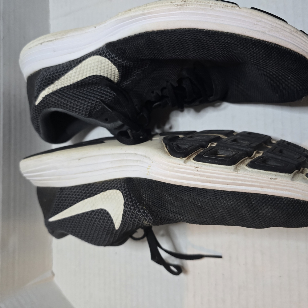 Nike Gray Athletic‎ Shoes SKU 0340